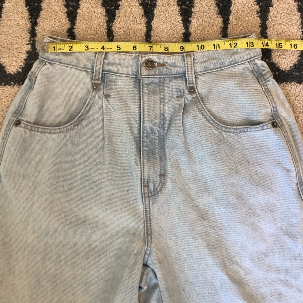 Vintage Brittania High Rise Light Wash Pleated Mom Jeans - Picture 6 of 11